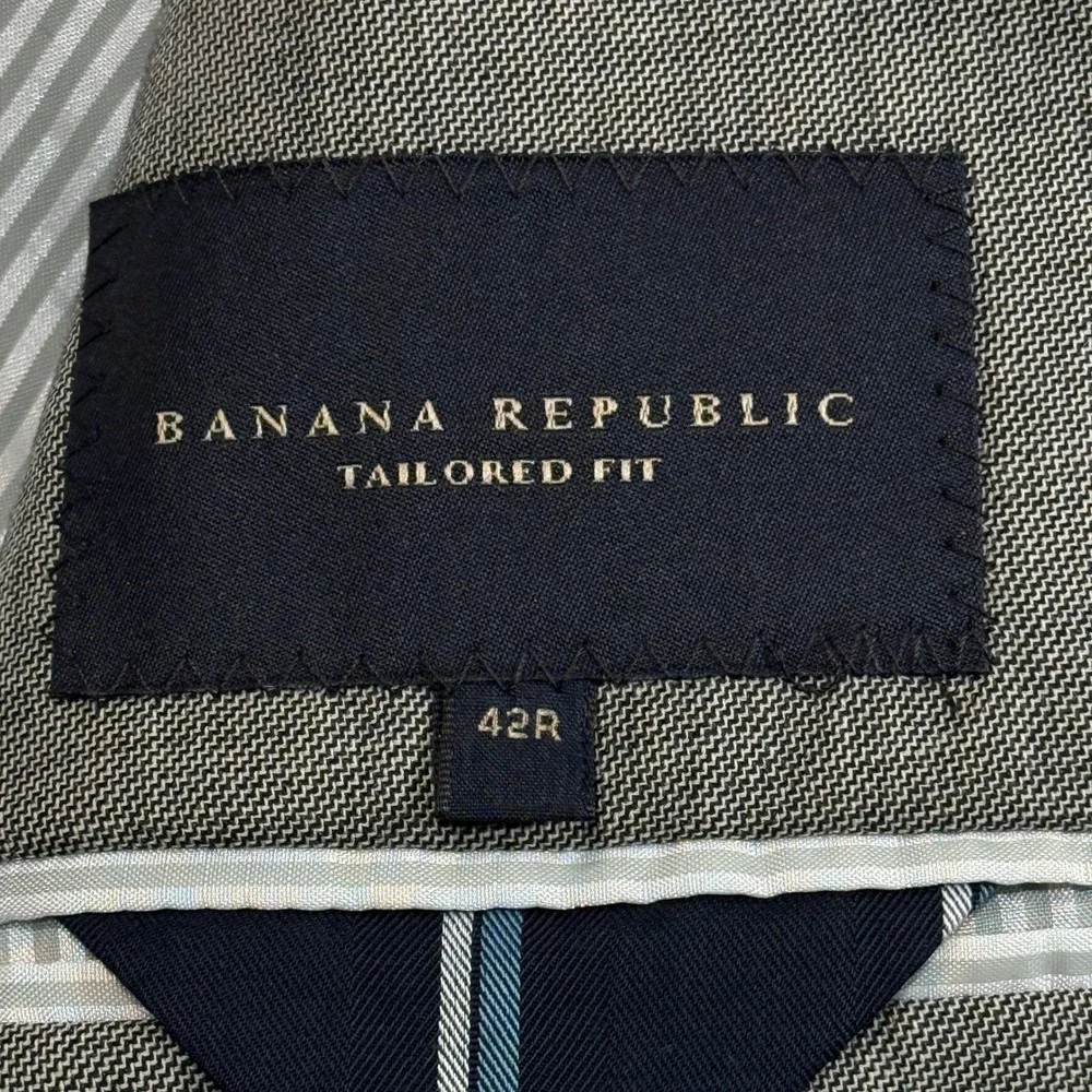 Banana Republic distinguished banana